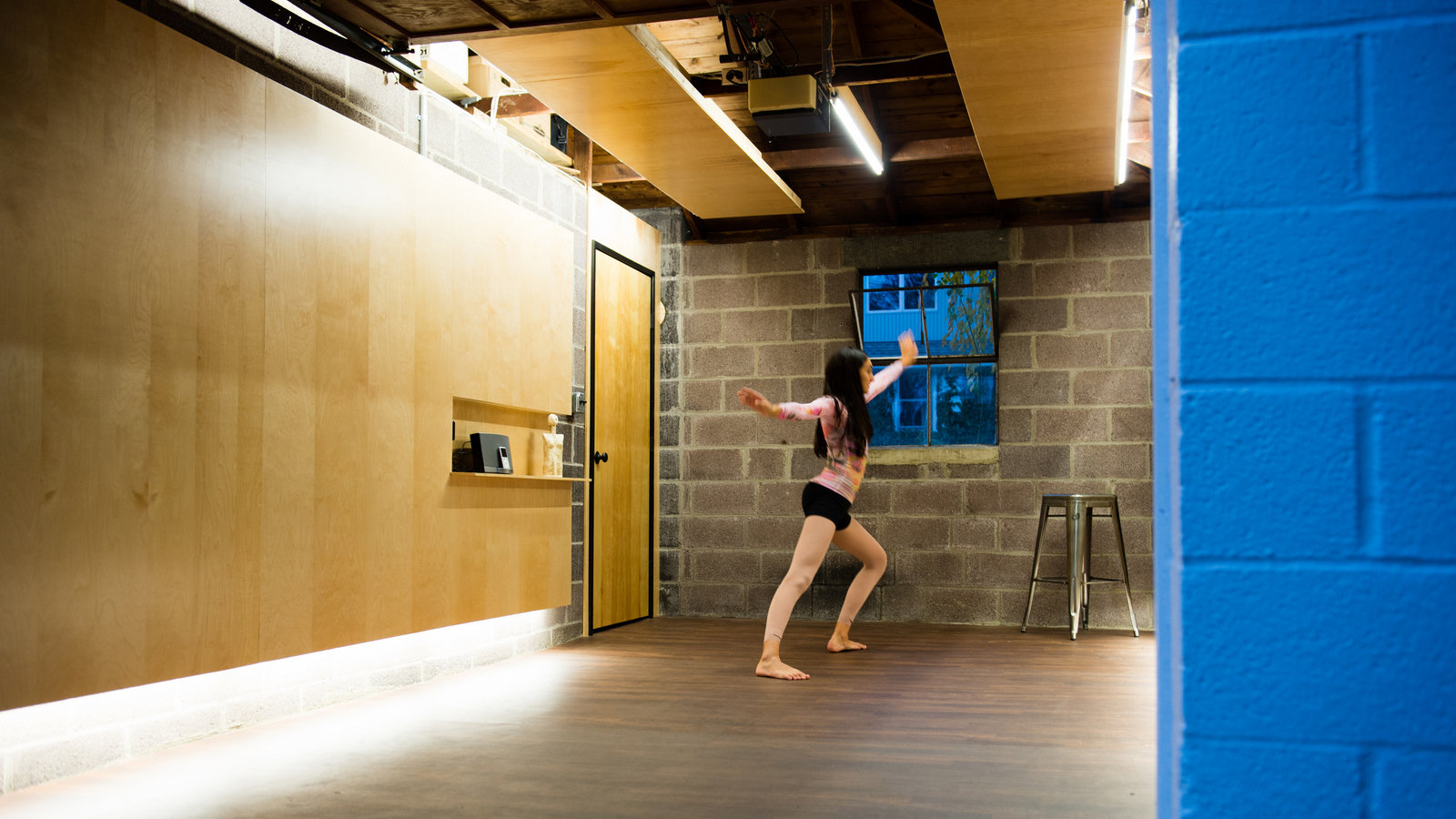 Epoxy Flooring for Dance Studios: Slip-Resistant Surfaces for Fluid Movements